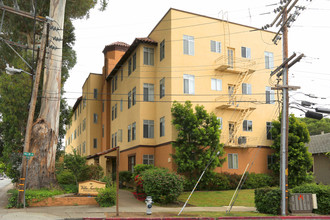 Villa Tuscany Apartment Homes in Burlingame, CA - Building Photo - Building Photo