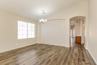 8234 W Pima St in Phoenix, AZ - Foto de edificio - Building Photo