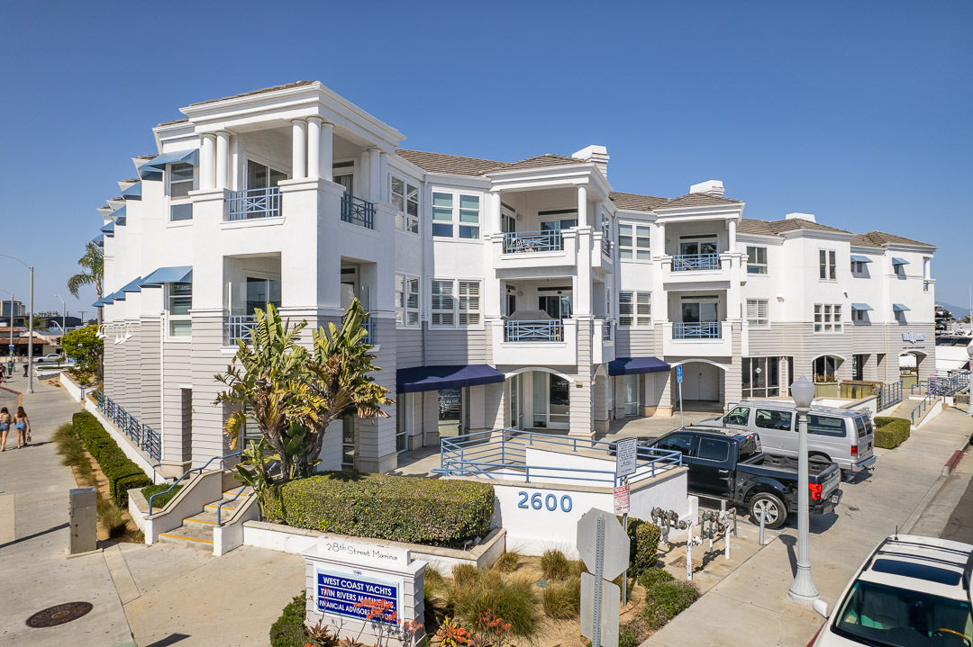 2600-2700 Newport Blvd in Newport Beach, CA - Building Photo