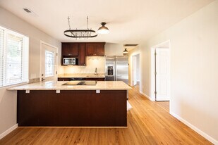 8717 NE Webster St, Unit B in Portland, OR - Building Photo