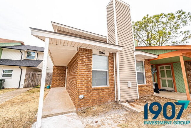 1067 Rambling Oaks Dr