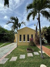 701 NE 4th Ct. in Hallandale Beach, FL - Building Photo - Building Photo
