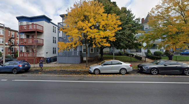 530 Cambridge St, Unit 3 in Boston, MA - Foto de edificio - Building Photo