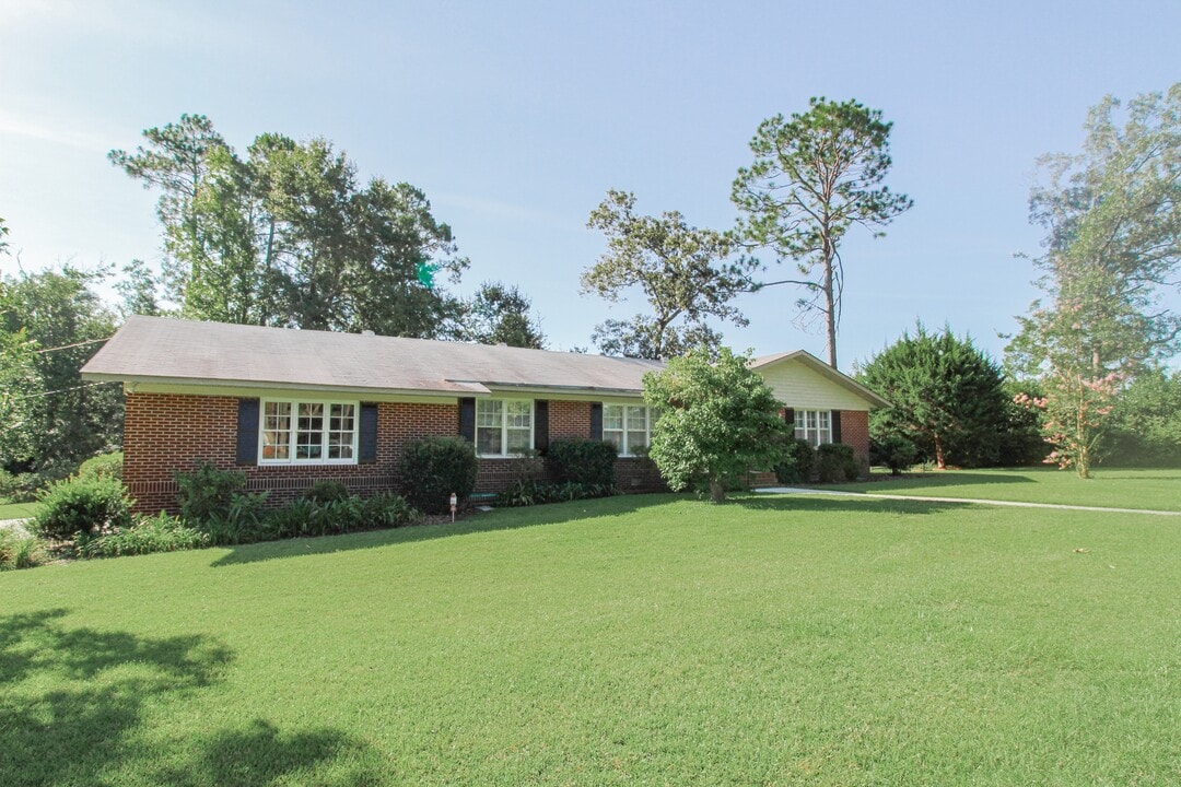 104 Peg-Wen Blvd in Statesboro, GA - Building Photo