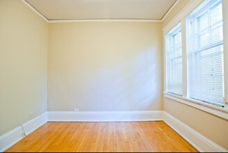 3000 N Oakland Ave, Unit 8 in Milwaukee, WI - Building Photo - Building Photo