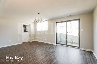 2020 Belmont Blvd in Independence, MO - Foto de edificio - Building Photo