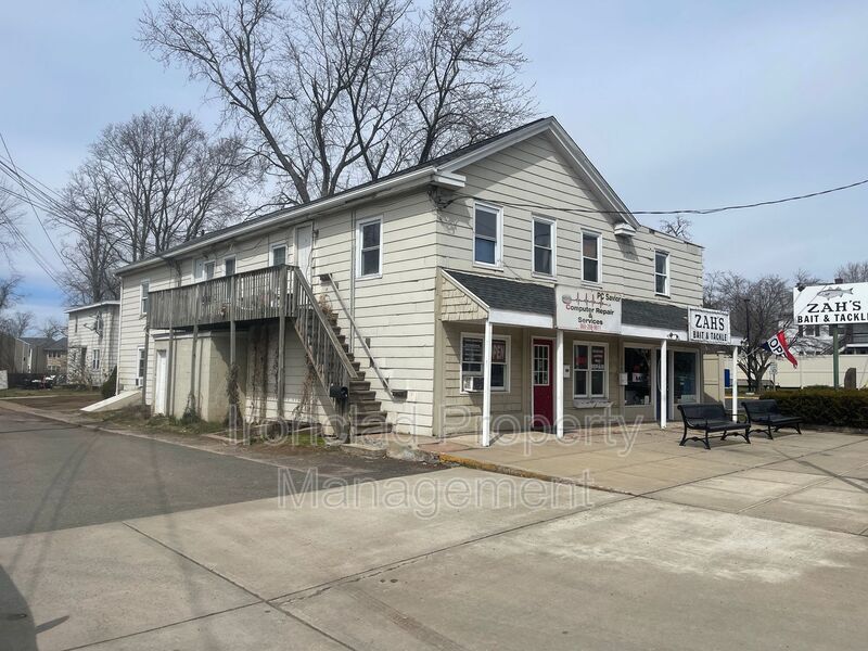 204-206 Main St in Portland, CT - Building Photo