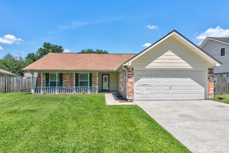 9250 Cross Meadow Dr in Beaumont, TX - Building Photo - Building Photo