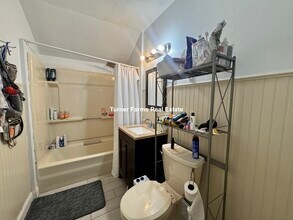 14 Dow St, Unit 2 in Somerville, MA - Building Photo - Building Photo