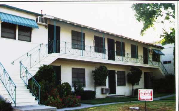 Oxnard Street in North Hollywood, CA - Foto de edificio - Building Photo