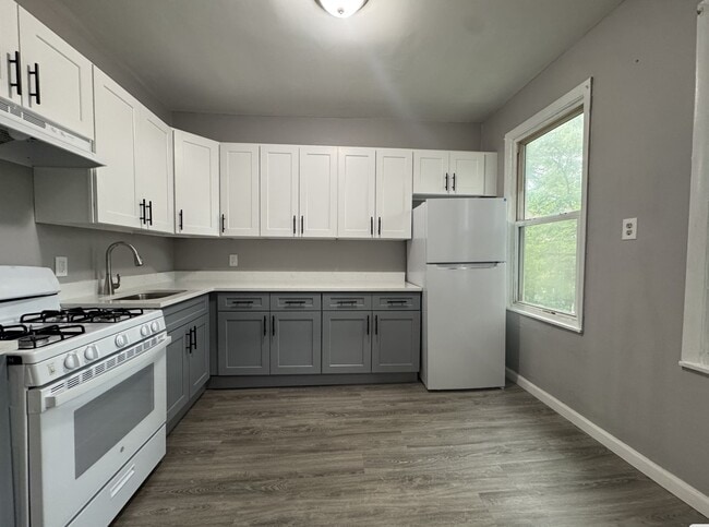 135 Wegman Pky, Unit 2