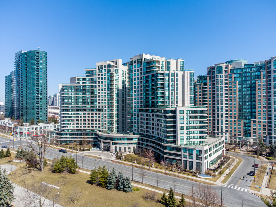 The Continental in Toronto, ON - Building Photo