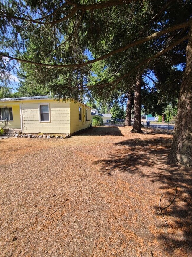 111 E 11th Ave in Post Falls, ID - Building Photo - Building Photo