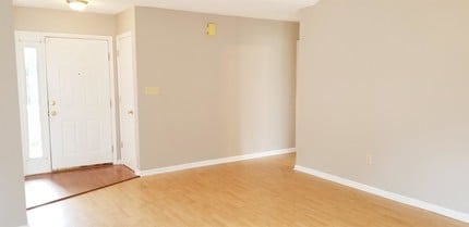 956 Gulfstream Rd in Hinesville, GA - Building Photo - Building Photo