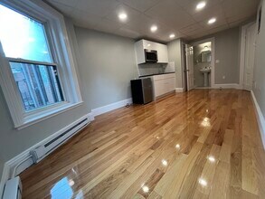287 Newbury St, Unit 13 in Boston, MA - Foto de edificio - Building Photo