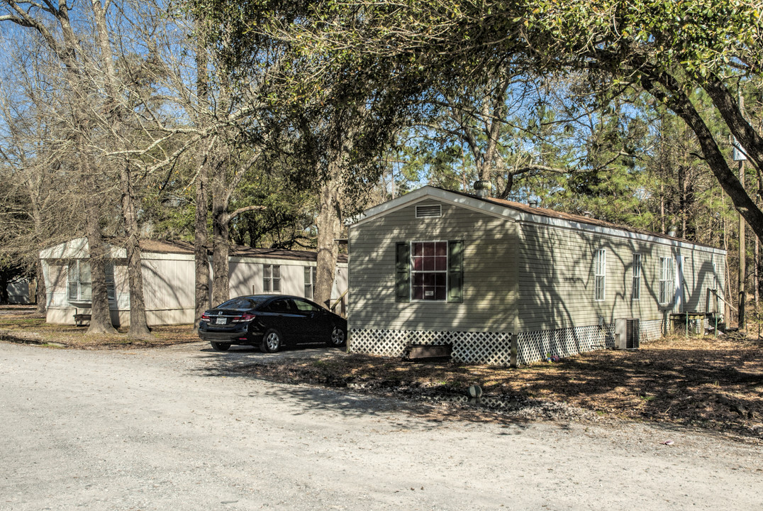 8260 Linscomb Rd in Orange, TX - Building Photo