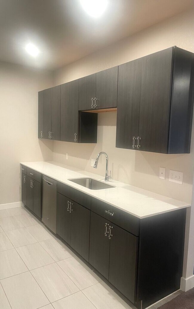 1401 W 85th Ave in Federal Heights, CO - Foto de edificio - Building Photo