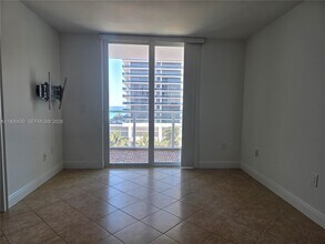 5880 Collins Ave in Miami Beach, FL - Building Photo - Building Photo