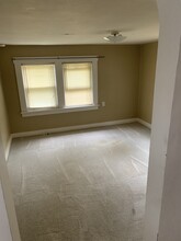 407 Hill St, Unit Second Floor in Grove City, PA - Foto de edificio - Building Photo