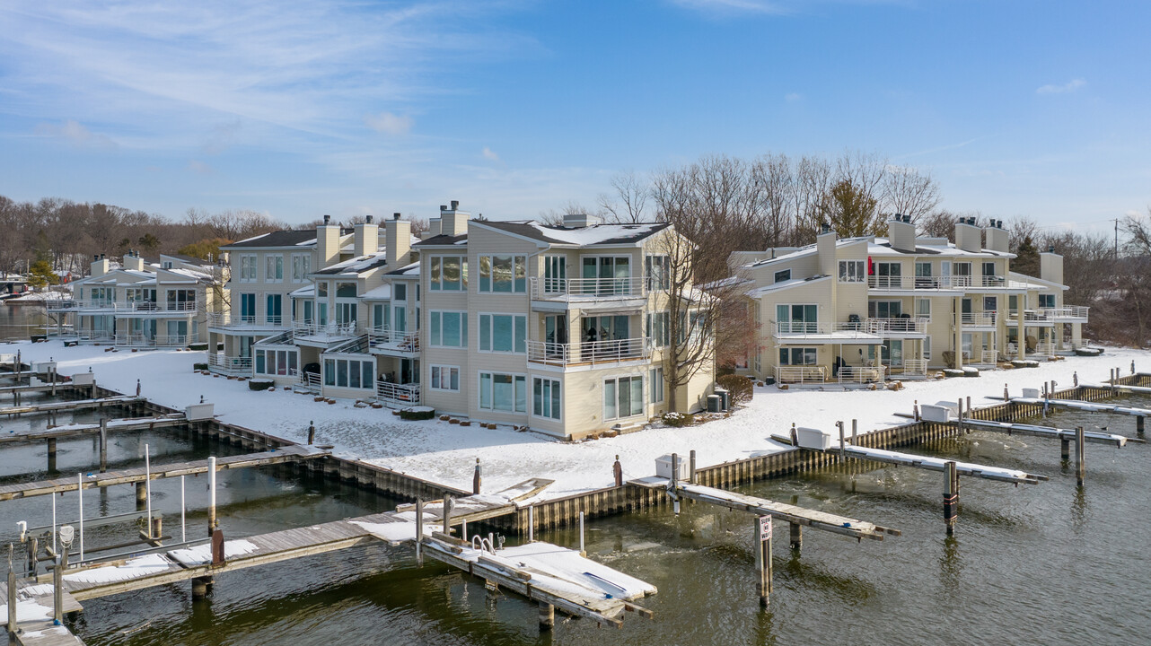 East Shore Harbour in Saugatuck, MI - Building Photo