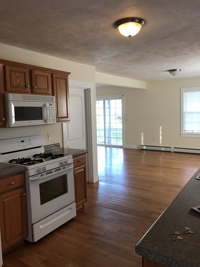 80-82 Lafayette Street, Unit 82 in Lowell, MA - Building Photo - Building Photo