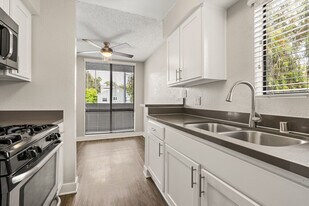 4250 Coldwater Canyon in Studio City, CA - Building Photo