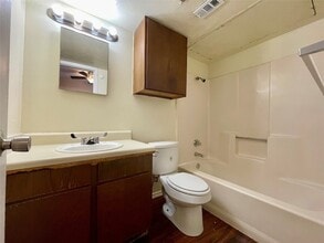 2526 W Prairie St, Unit 203 in Denton, TX - Building Photo - Building Photo