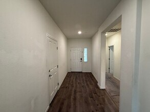 2335 Merlin Ln in Manteca, CA - Building Photo - Building Photo