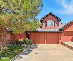 3 Stratford Hall Cir, Unit 230 in El Paso, TX - Building Photo