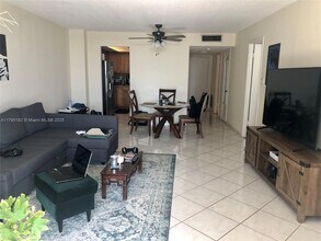18071 Biscayne Blvd, Unit 703 in Aventura, FL - Building Photo - Building Photo