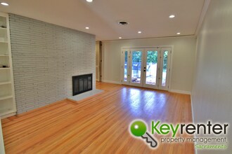 4741 Foster Way in Carmichael, CA - Building Photo - Building Photo