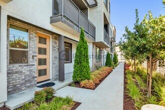 25443 Parklane Dr in Hayward, CA - Building Photo - Building Photo