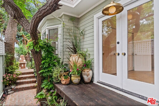 9024 Keith Ave in West Hollywood, CA - Building Photo - Building Photo