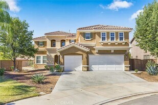 1411 Scenic Ct, Unit 2M in Perris, CA - Building Photo