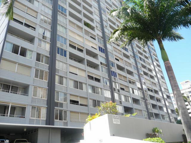 780 Amana St in Honolulu, HI - Building Photo