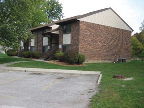 Ivy Lane Apartments in Butler, IN - Foto de edificio - Building Photo