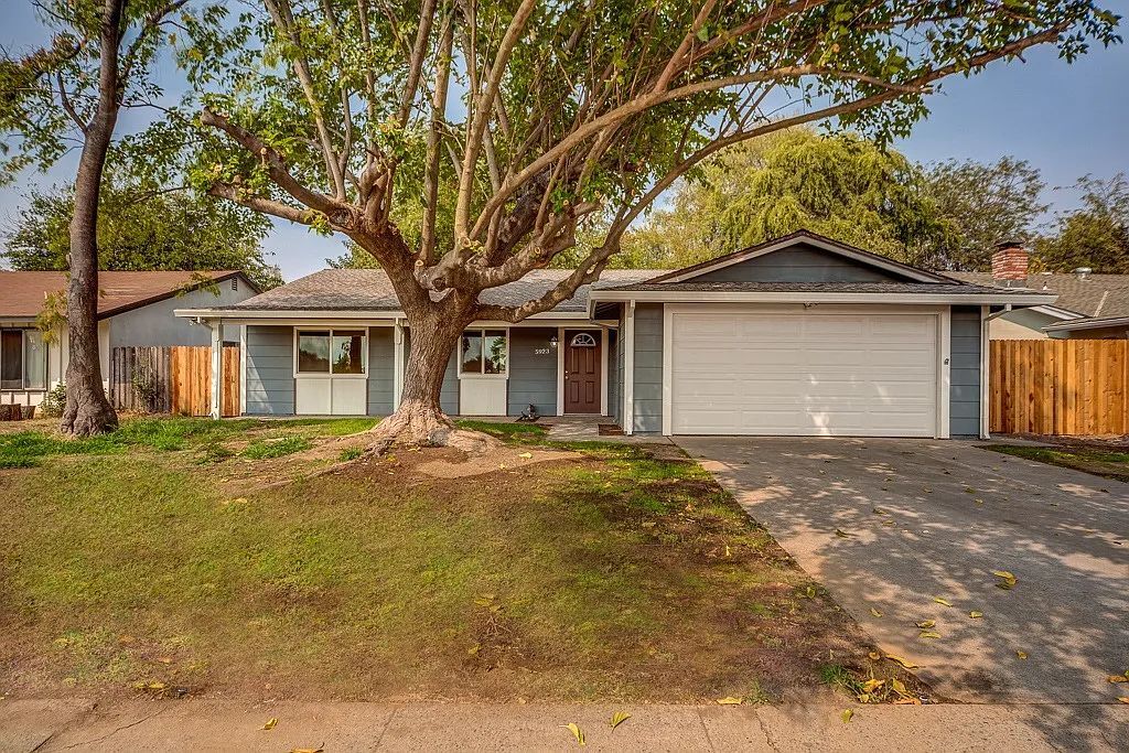 5923 Revelstok Dr in Sacramento, CA - Building Photo