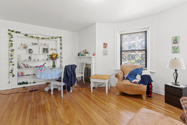 1462 Commonwealth Ave, Unit 1 in Boston, MA - Building Photo - Building Photo