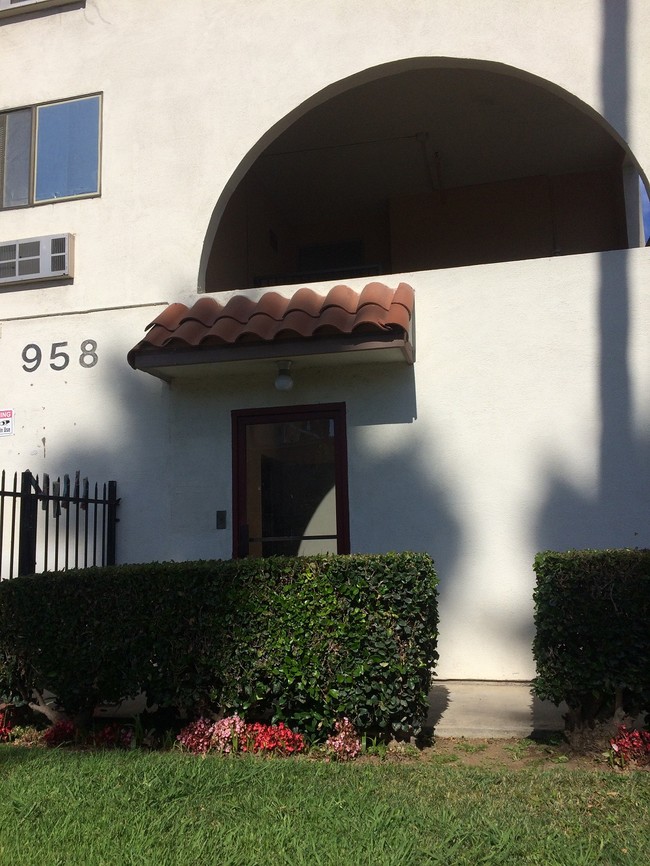 958 Magnolia Ave, Unit 102 in Los Angeles, CA - Foto de edificio - Building Photo