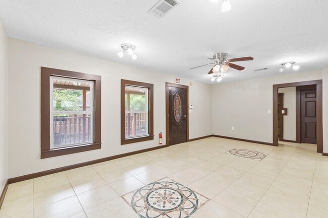 500 Walnut St in Tomball, TX - Building Photo - Building Photo