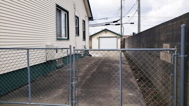 28833 Groveland St in Madison Heights, MI - Building Photo - Building Photo