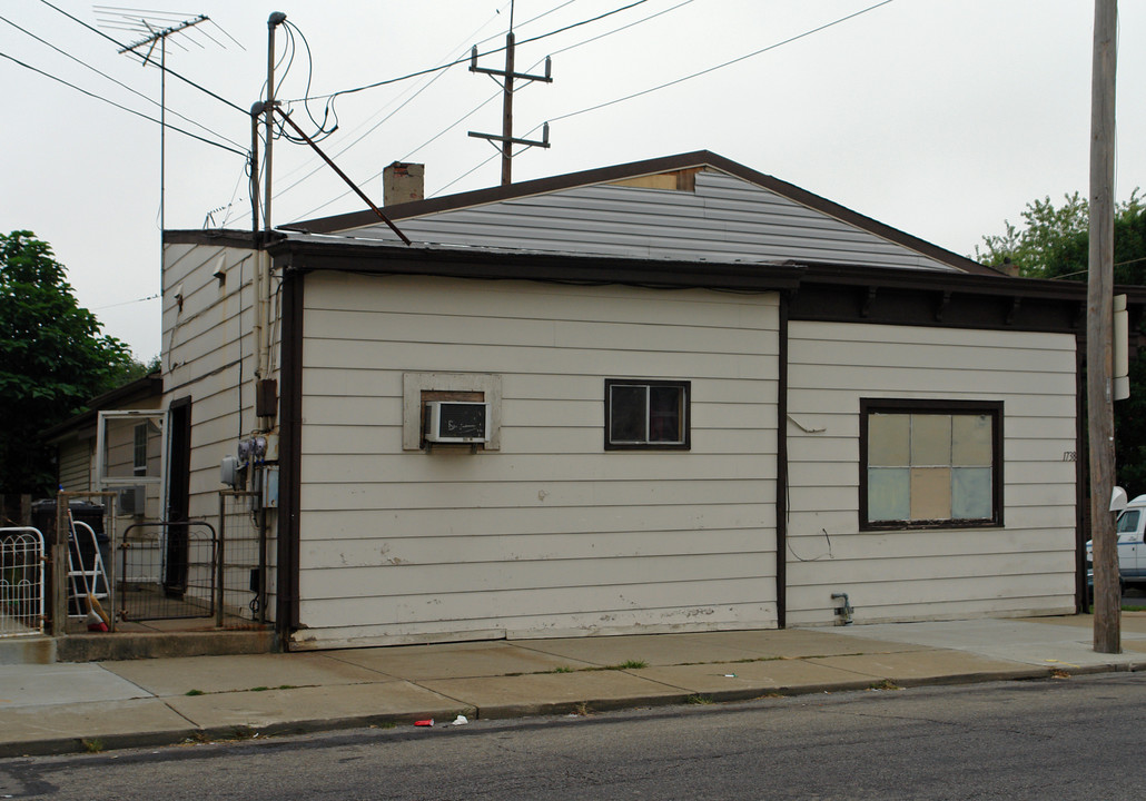 1738 Holman St in Covington, KY - Foto de edificio