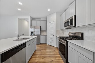 8304 Bristlecone Pne Wy in Magnolia, TX - Building Photo - Building Photo