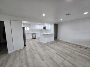 10470 Alcott Dr in Houston, TX - Building Photo - Building Photo