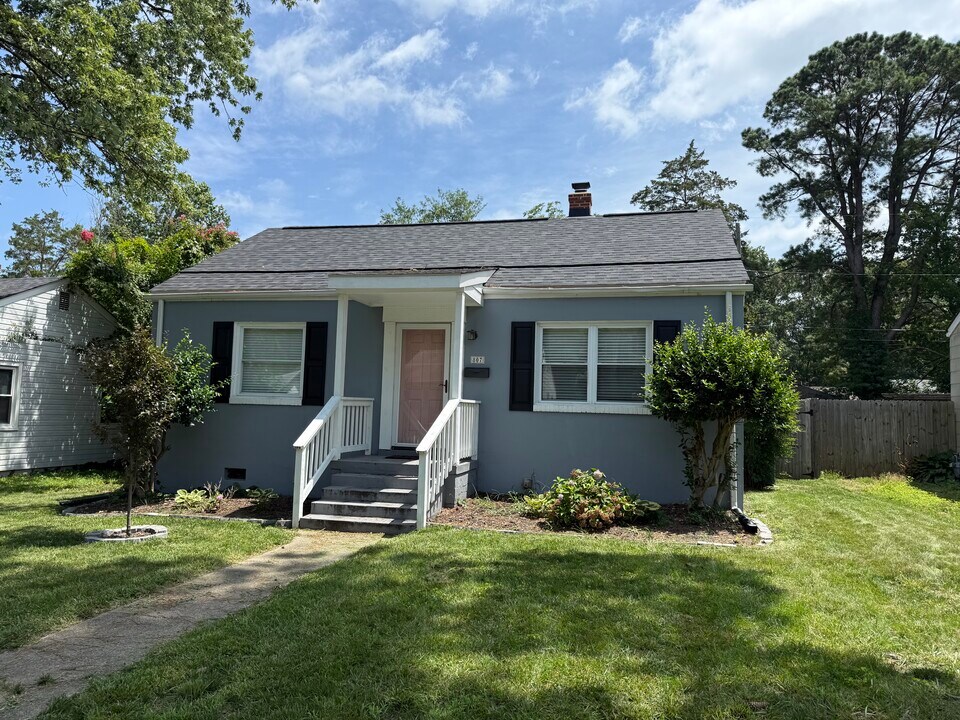 807 Hill Top Dr in Richmond, VA - Foto de edificio