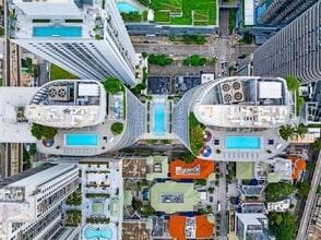 45 SW 9th St, Unit 2803 in Miami, FL - Foto de edificio - Building Photo