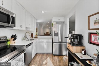 2120 Whisperwood Glen Ln in Reston, VA - Building Photo - Building Photo