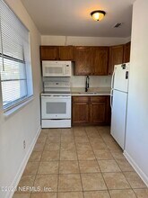 599 Atlantic Blvd-Unit -2 in Atlantic Beach, FL - Foto de edificio - Building Photo