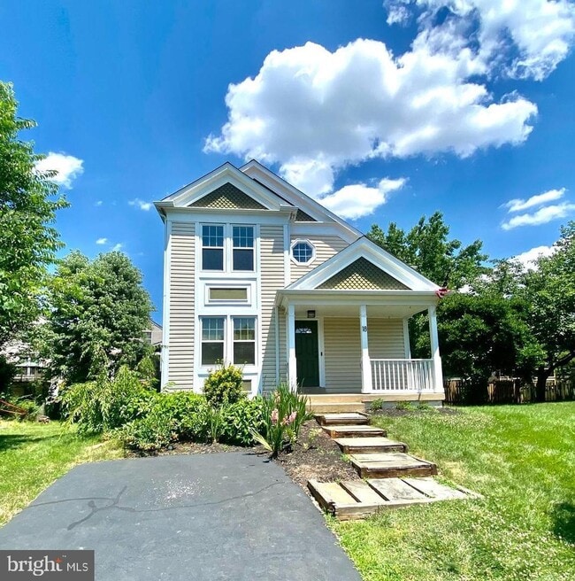 property at 18 Brookmeade Ct