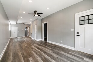 4624 N Springfield Ave in Chicago, IL - Building Photo